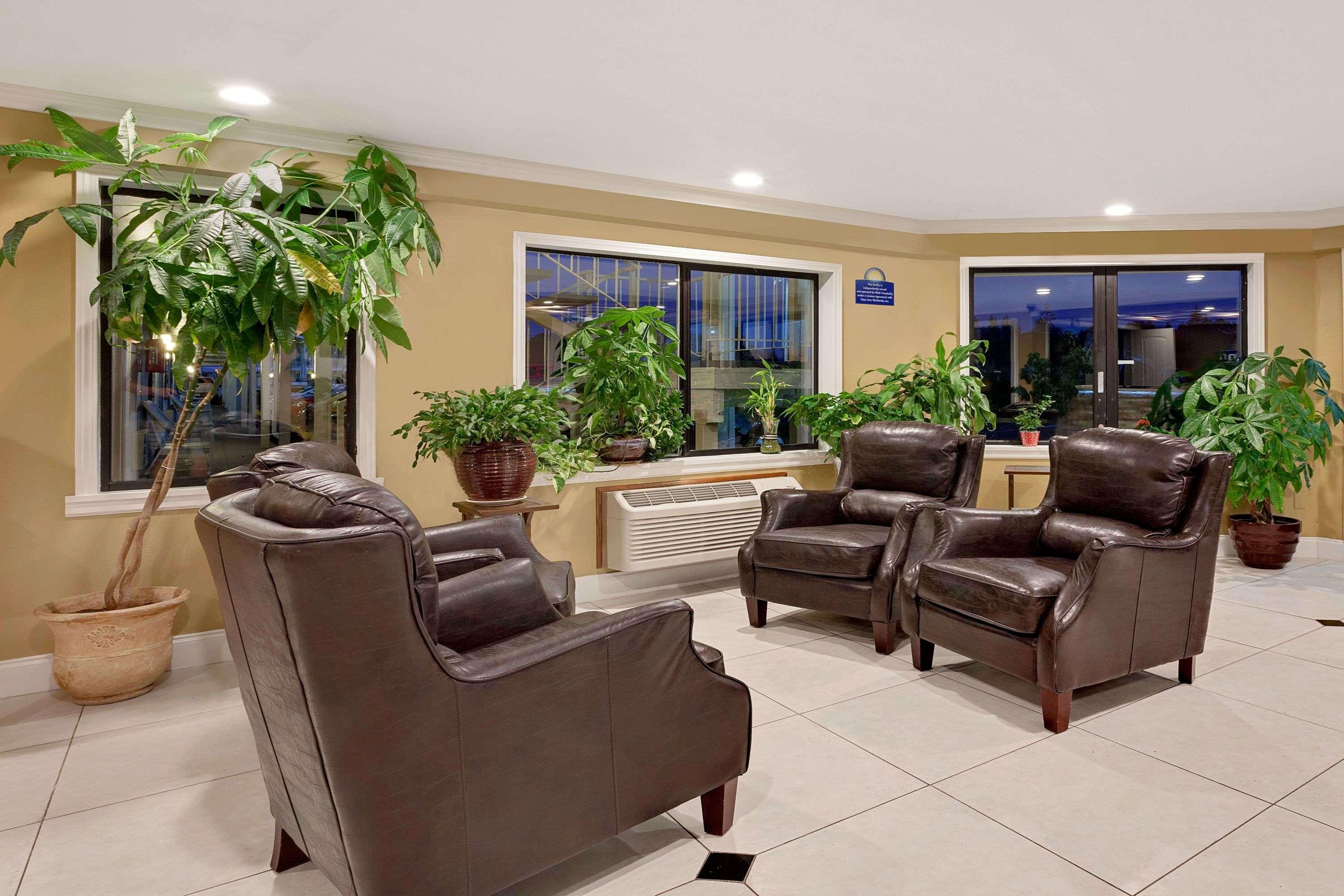 Days Inn By Wyndham Lakewood South Tacoma Esterno foto