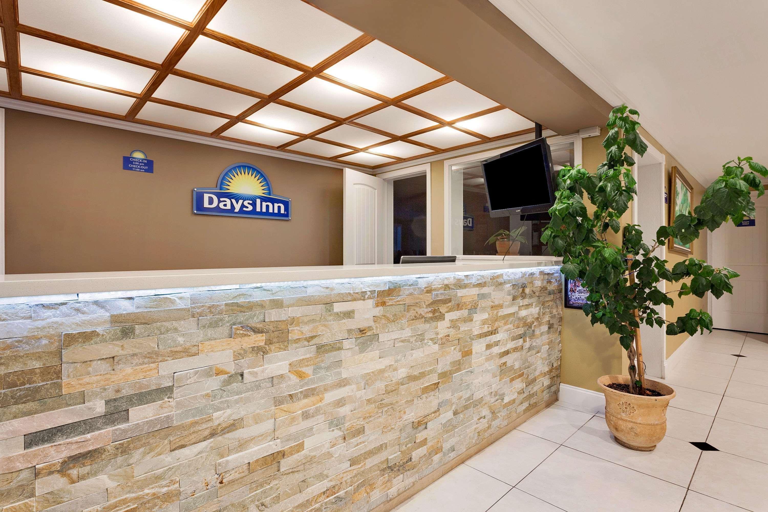 Days Inn By Wyndham Lakewood South Tacoma Esterno foto