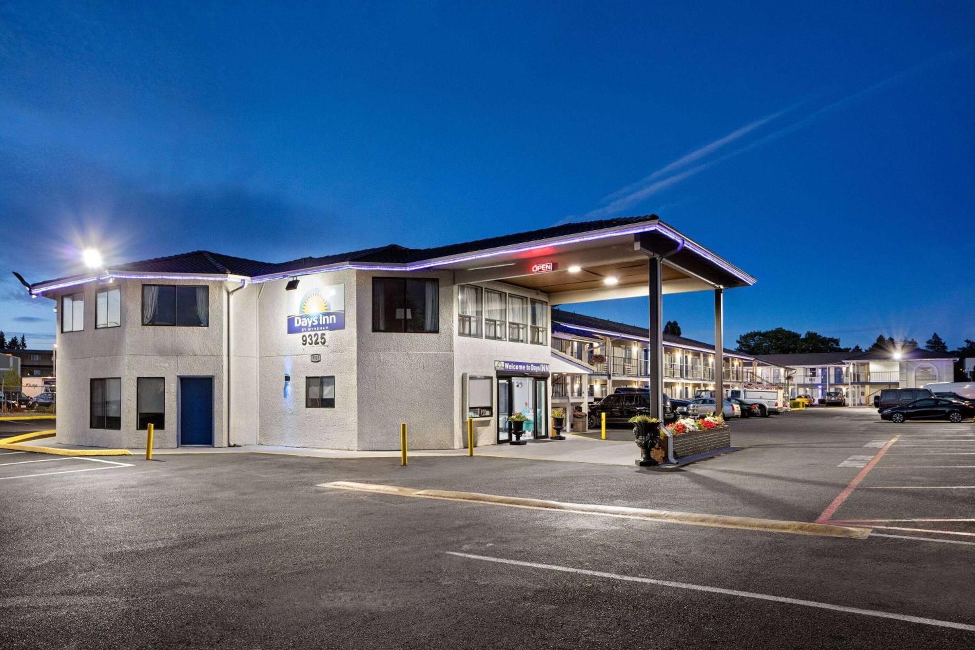 Days Inn By Wyndham Lakewood South Tacoma Esterno foto