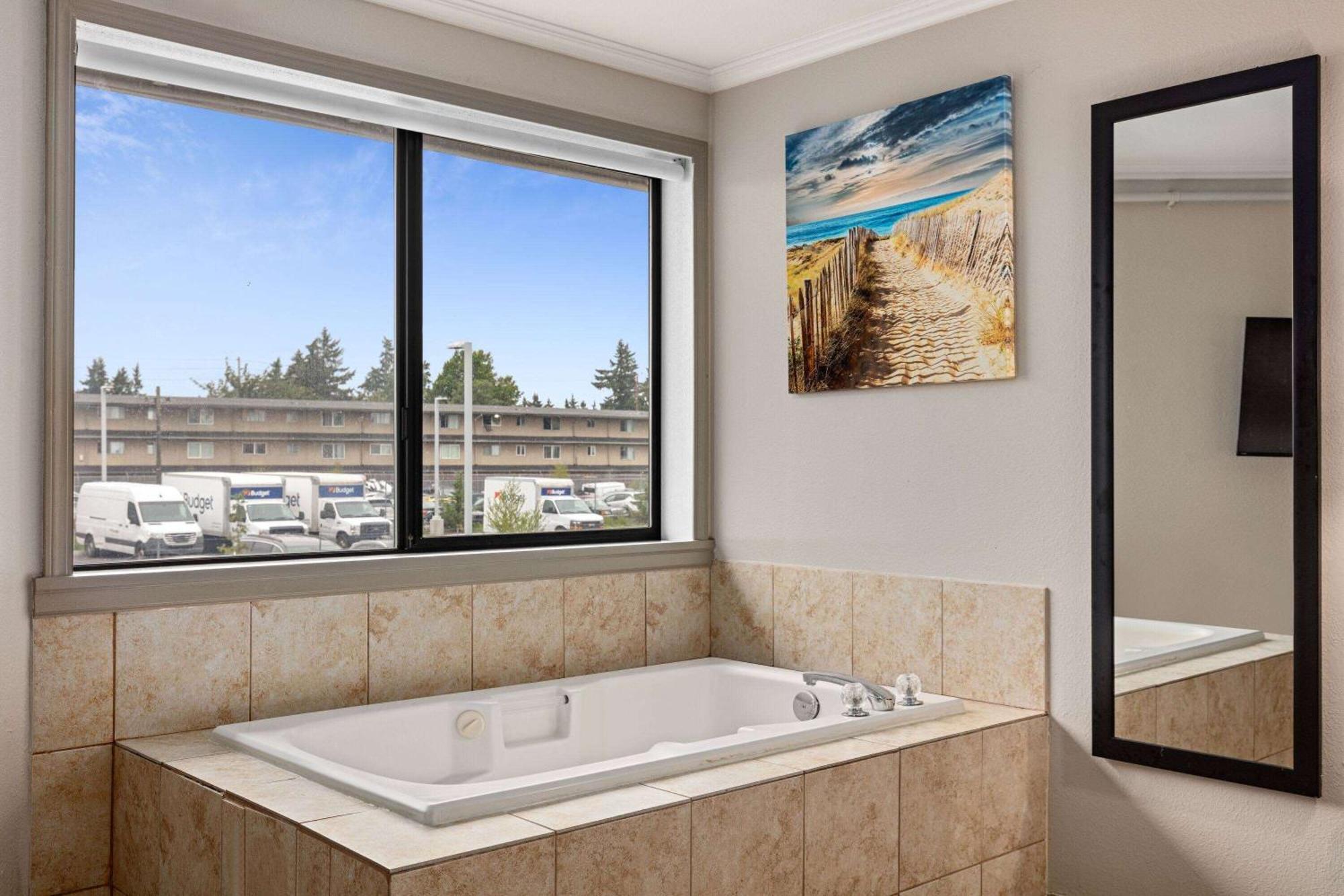 Days Inn By Wyndham Lakewood South Tacoma Esterno foto