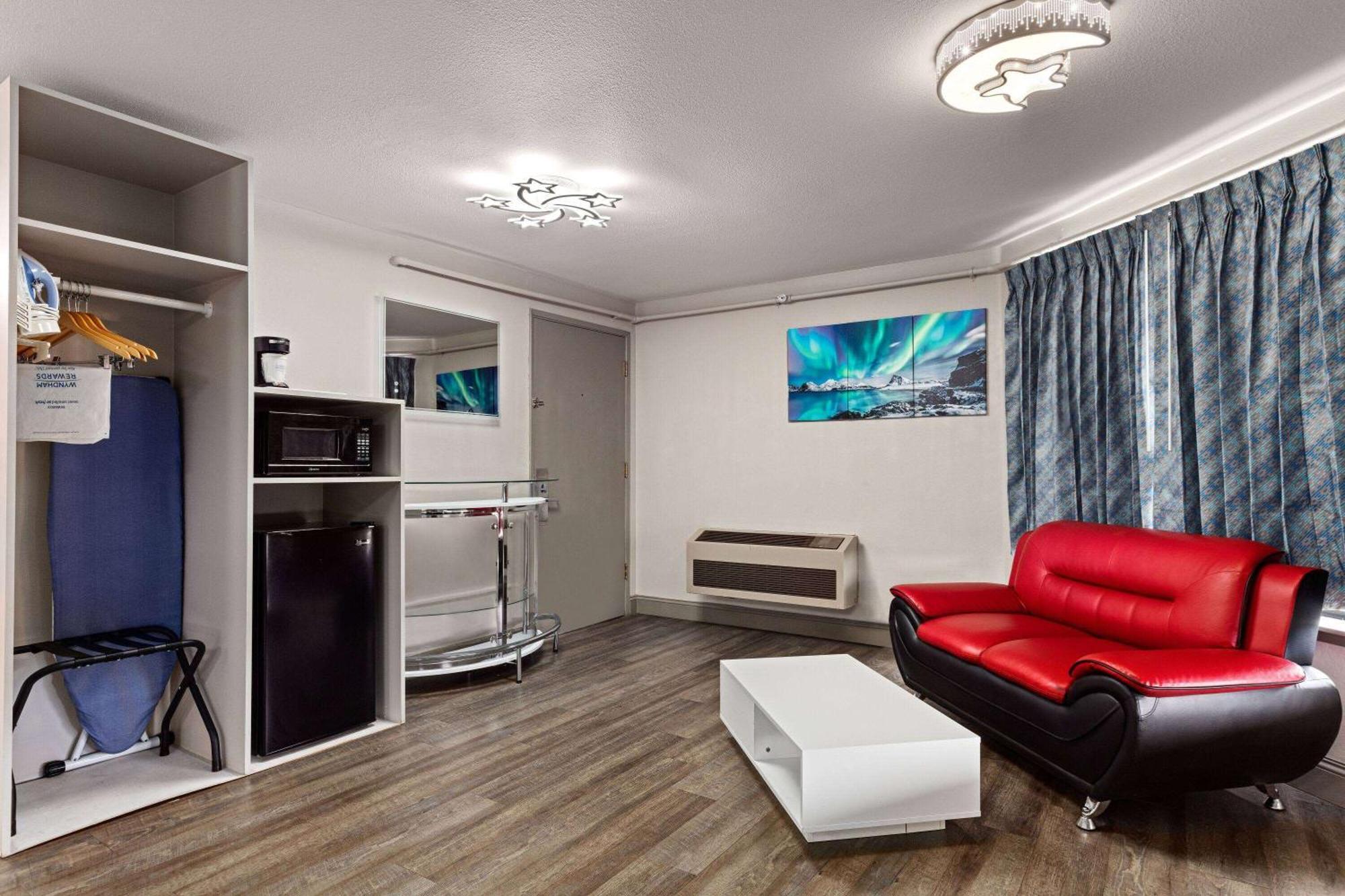 Days Inn By Wyndham Lakewood South Tacoma Esterno foto
