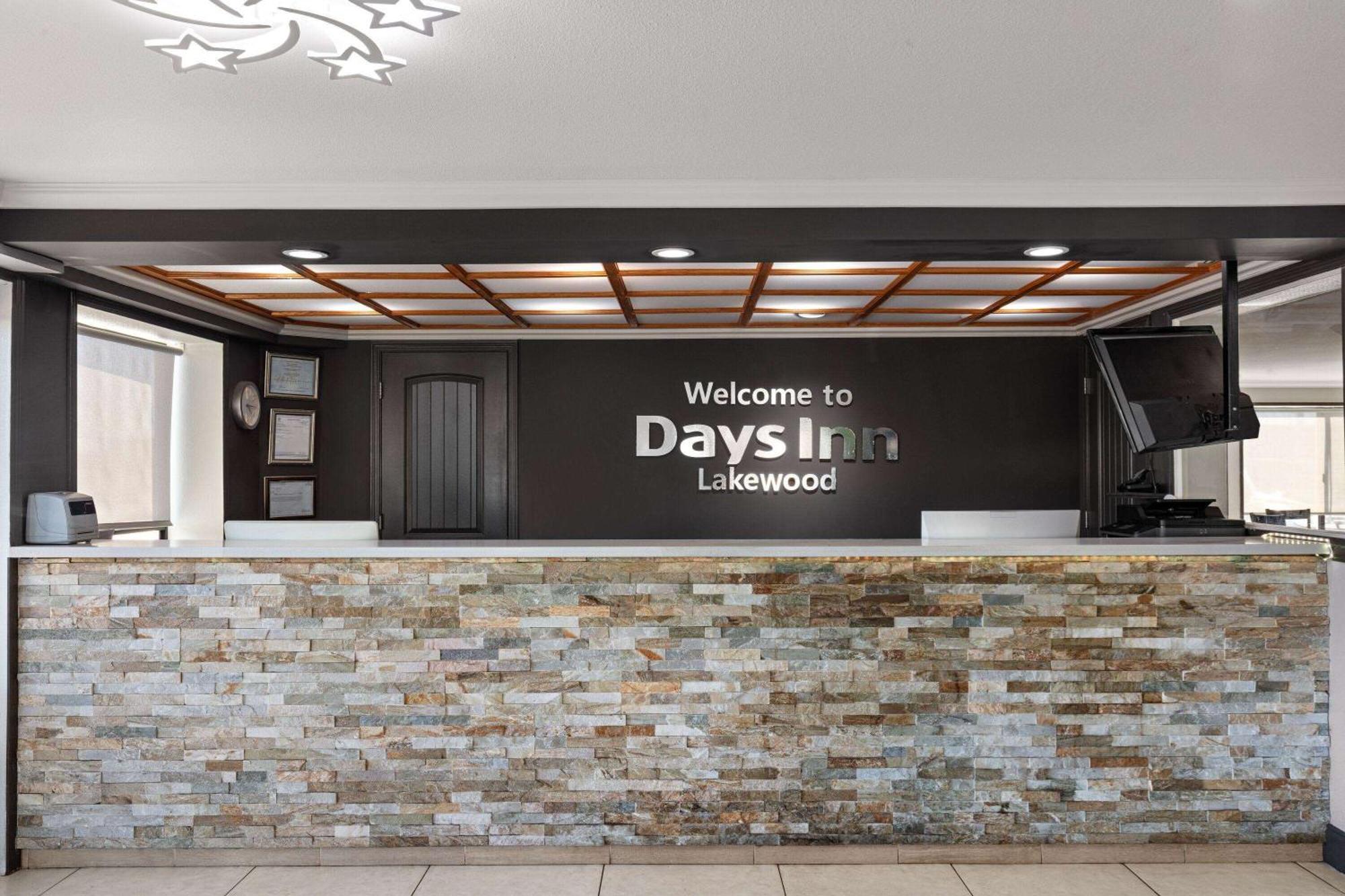 Days Inn By Wyndham Lakewood South Tacoma Esterno foto