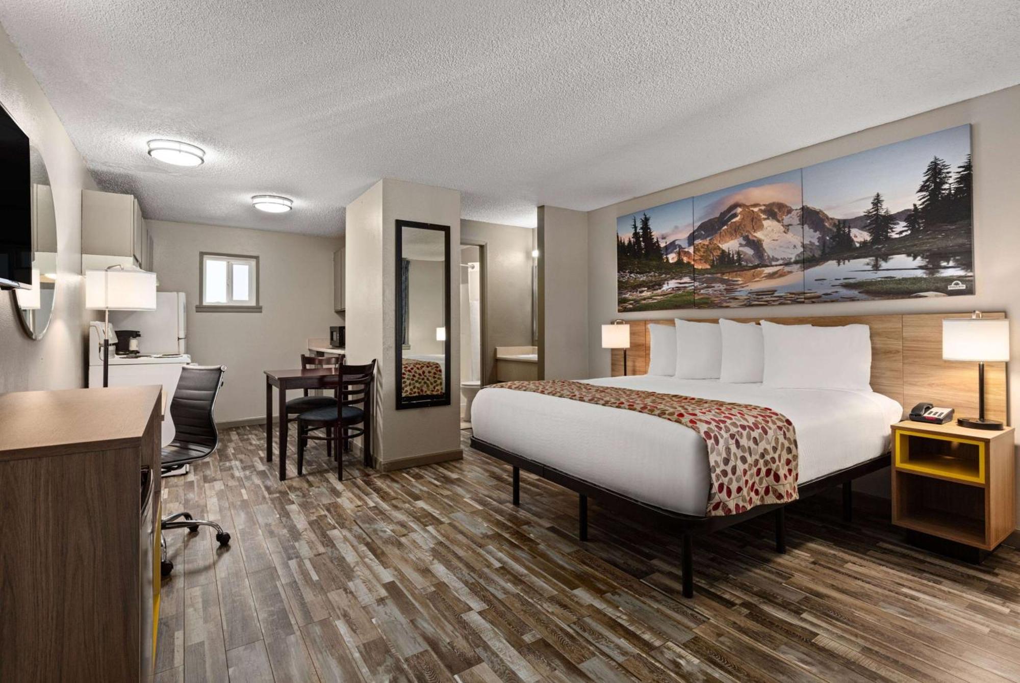 Days Inn By Wyndham Lakewood South Tacoma Esterno foto