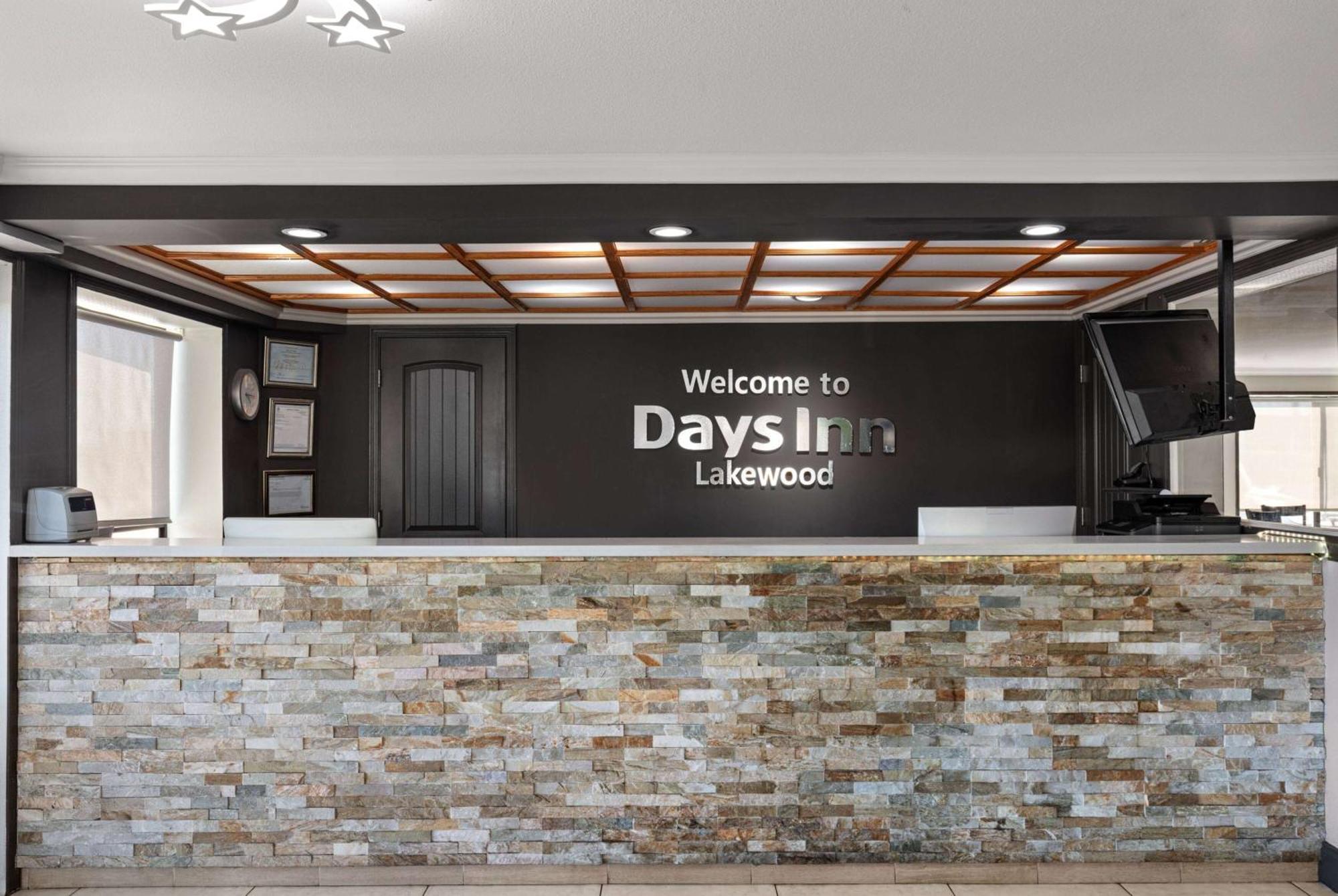 Days Inn By Wyndham Lakewood South Tacoma Esterno foto