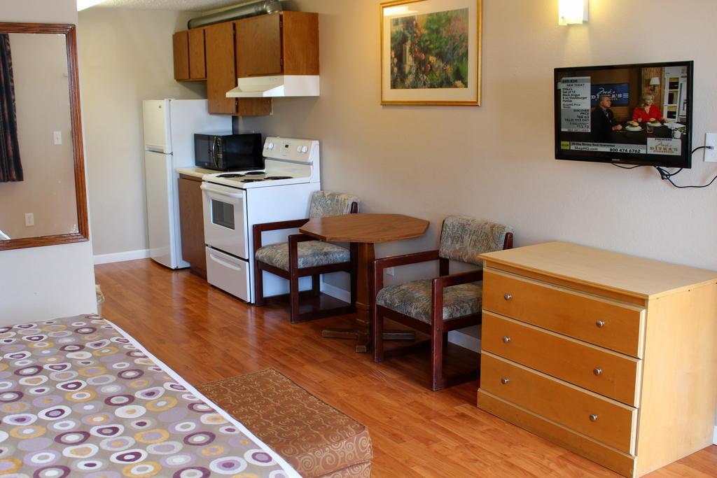 Days Inn By Wyndham Lakewood South Tacoma Esterno foto