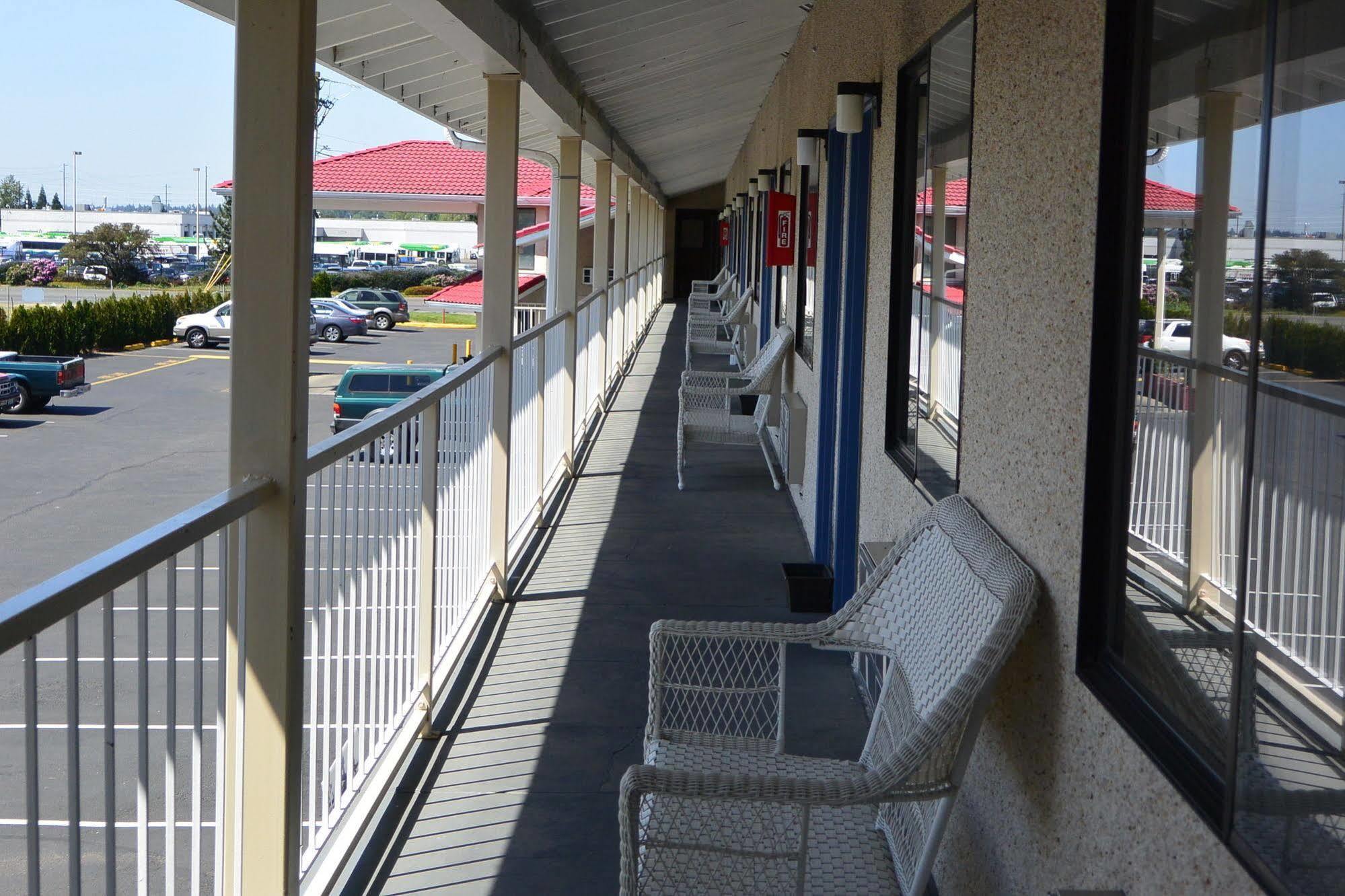 Days Inn By Wyndham Lakewood South Tacoma Esterno foto