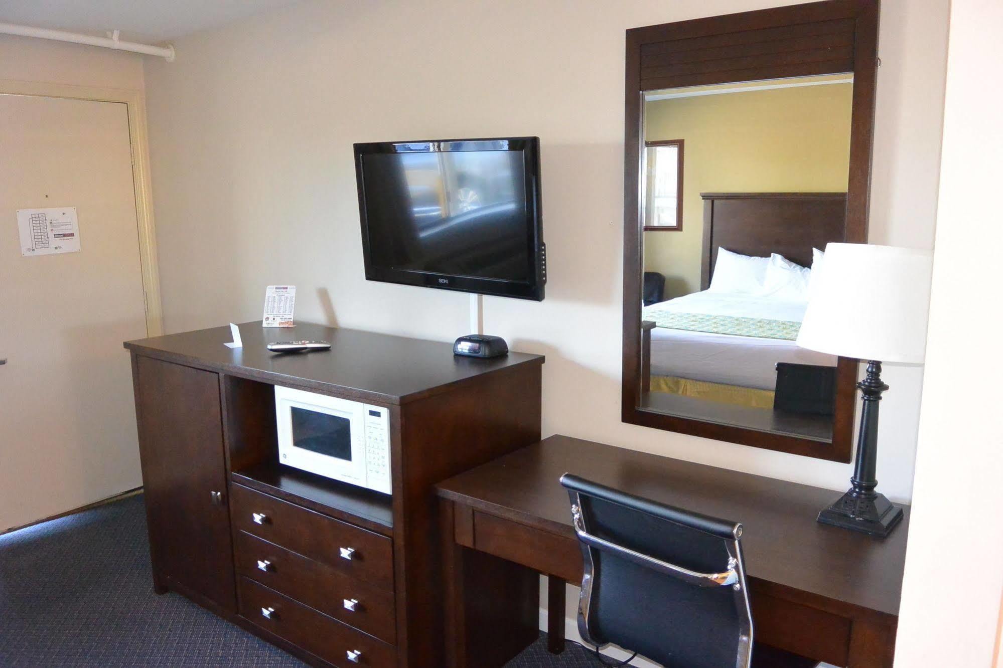 Days Inn By Wyndham Lakewood South Tacoma Esterno foto