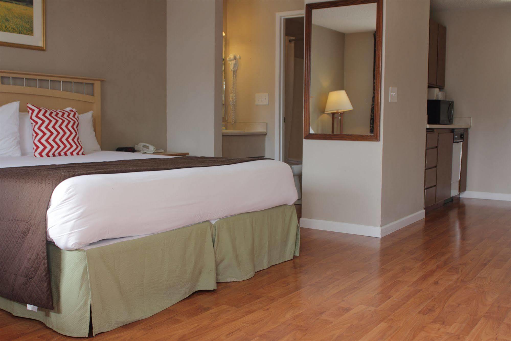 Days Inn By Wyndham Lakewood South Tacoma Esterno foto