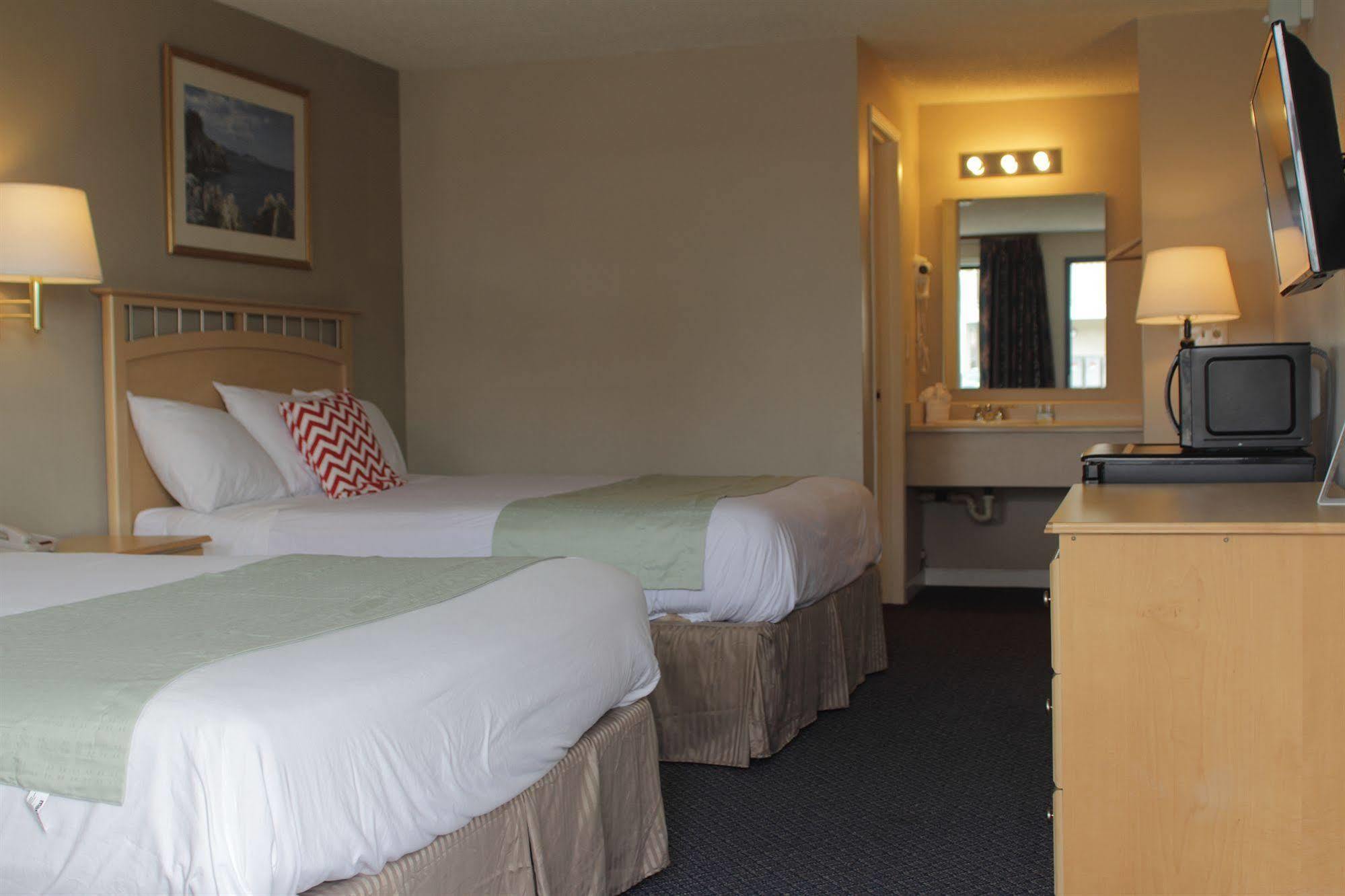 Days Inn By Wyndham Lakewood South Tacoma Esterno foto