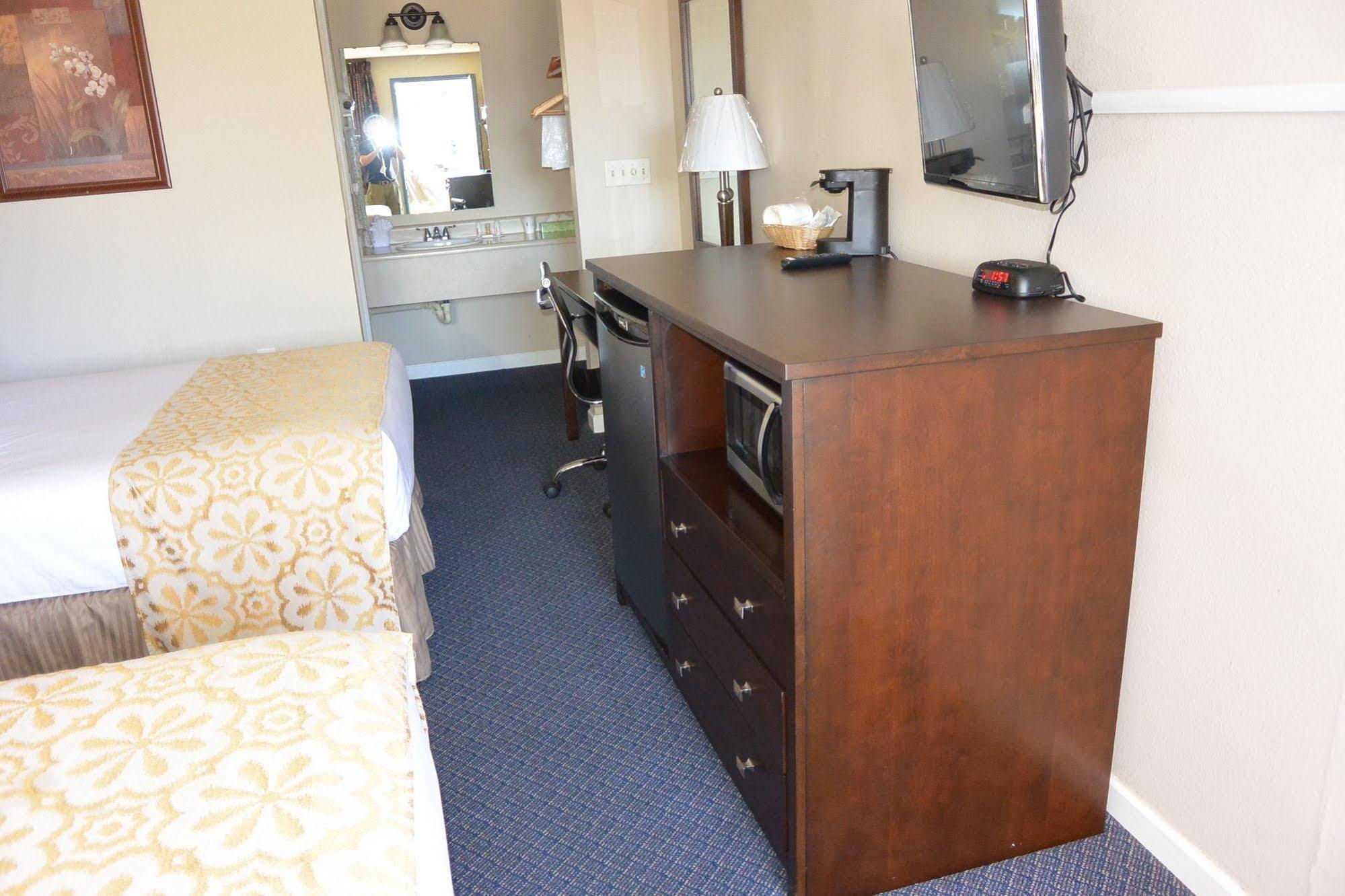 Days Inn By Wyndham Lakewood South Tacoma Esterno foto