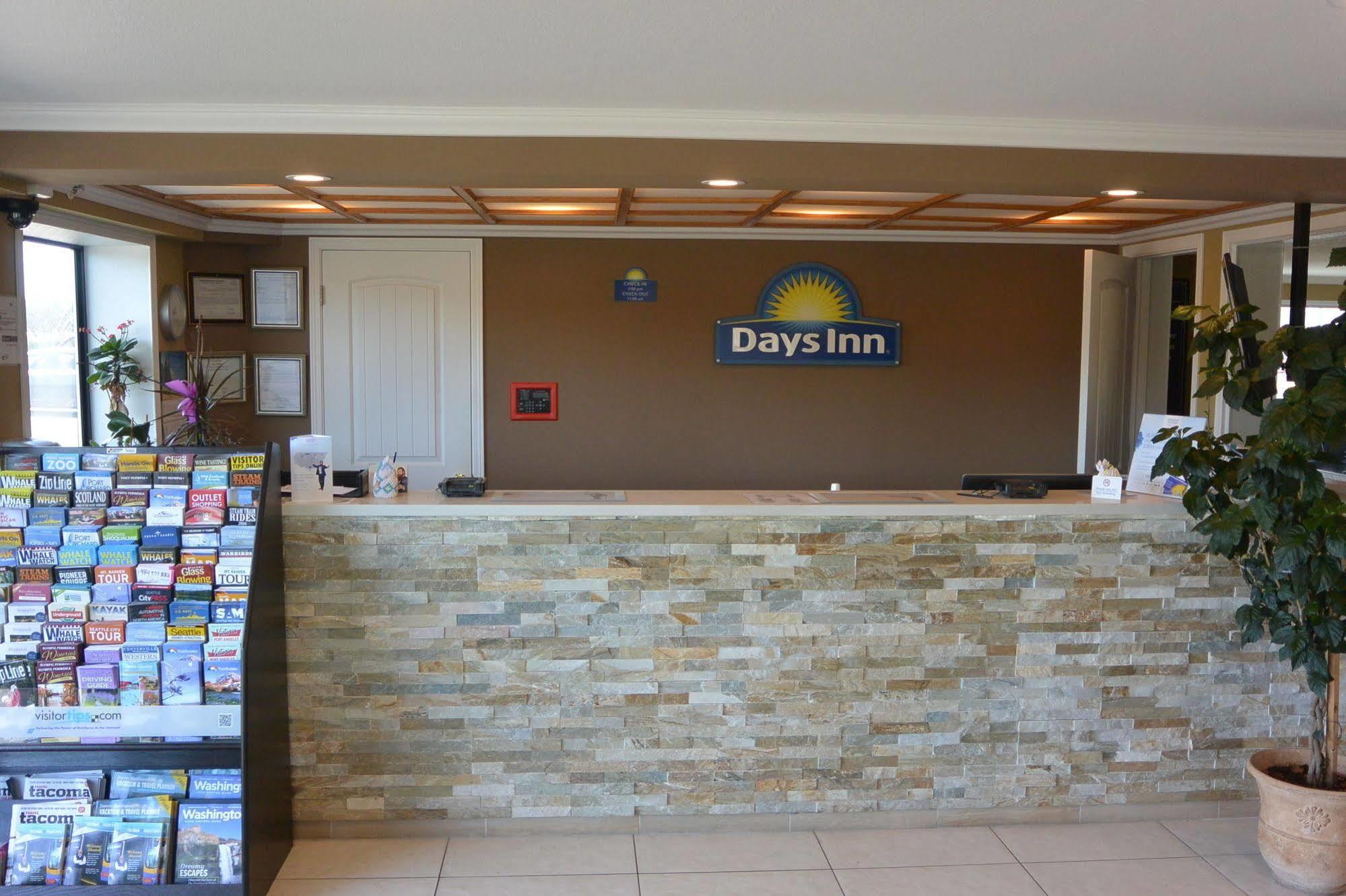 Days Inn By Wyndham Lakewood South Tacoma Esterno foto