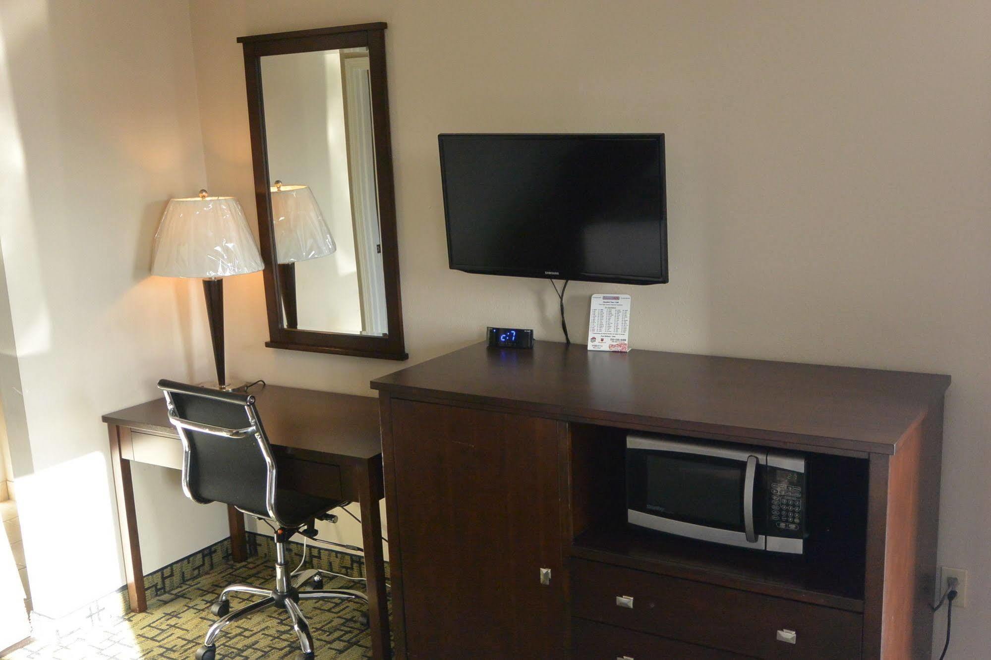 Days Inn By Wyndham Lakewood South Tacoma Esterno foto